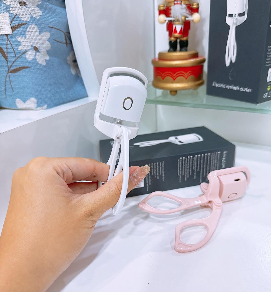 Electric Eyelash Curler မျက်တောင်ကော့စက် - Image 3